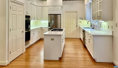 Back with new appliances & kitchen counters- golf front - photo 15