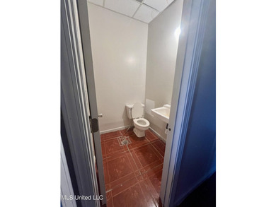 Looking to open a restaurant.? This property us turn key ready - photo 11