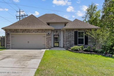Built in 2021 and maintained like it matters, this 3 bed, 2 bath - photo 1