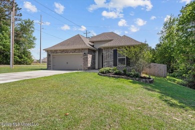 Built in 2021 and maintained like it matters, this 3 bed, 2 bath - photo 3