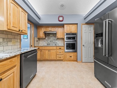 Updated and filled with light! One-level home on a private - photo 16