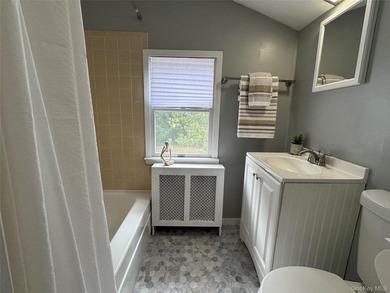 Newly renovated home with a 2nd floor apartment! This cheerful - photo 16