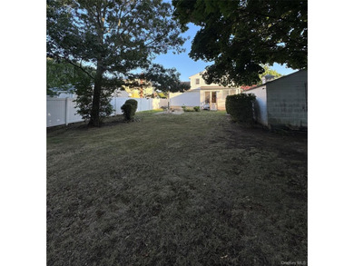 Newly renovated home with a 2nd floor apartment! This cheerful - photo 19