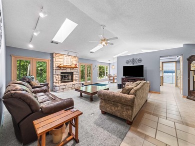 Updated and filled with light! One-level home on a private - photo 23