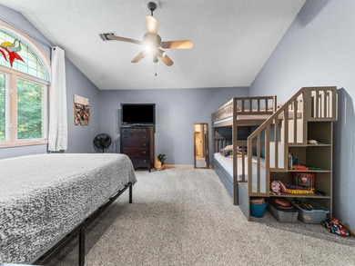 Updated and filled with light! One-level home on a private - photo 32