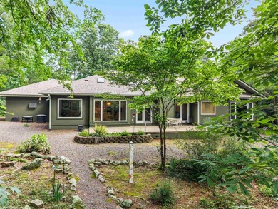 Updated and filled with light! One-level home on a private - photo 37