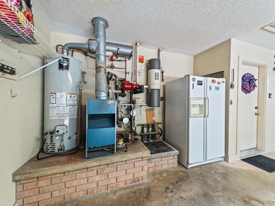 Updated and filled with light! One-level home on a private - photo 47