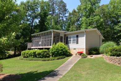 Well maintained doublewide in convenient location just off 441 - Lake Home For Sale in Eatonton, Georgia