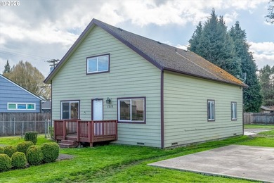 MOTIVATED SELLER - Wonderful 4 bedroom 2 full bathroom updated - photo 1