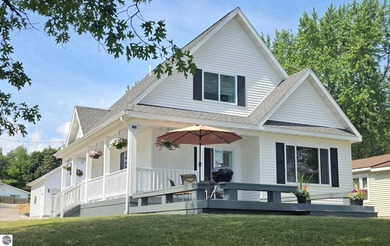Beautiful, newer 3 bed, 2 bath home situated on 50-ft of - photo 1