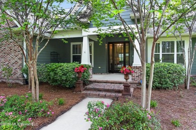 GULF COAST HIDDEN GEM ON A PRIVATE LAKE Welcome to this stunning - photo 2