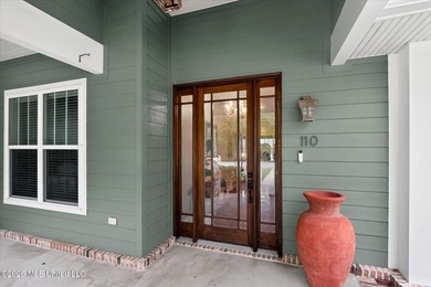 GULF COAST HIDDEN GEM ON A PRIVATE LAKE Welcome to this stunning - photo 3