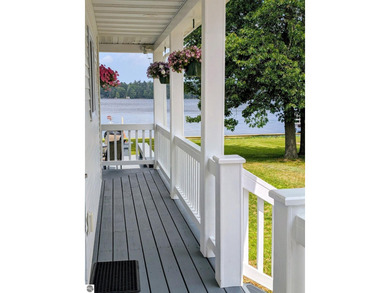 Beautiful, newer 3 bed, 2 bath home situated on 50-ft of - photo 3