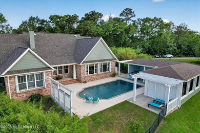 GULF COAST HIDDEN GEM ON A PRIVATE LAKE Welcome to this stunning - photo 4