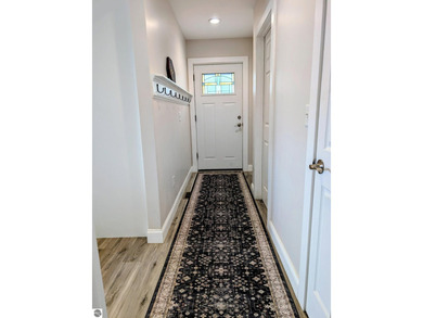 Beautiful, newer 3 bed, 2 bath home situated on 50-ft of - photo 6