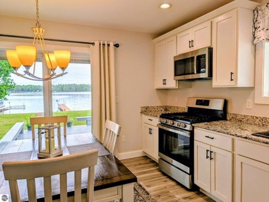 Beautiful, newer 3 bed, 2 bath home situated on 50-ft of - photo 8