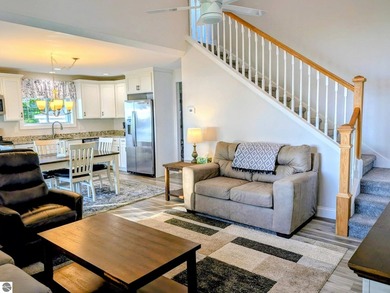 Beautiful, newer 3 bed, 2 bath home situated on 50-ft of - photo 10