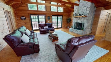 Meticulously maintained log cabin located in River Ridge estates - photo 4