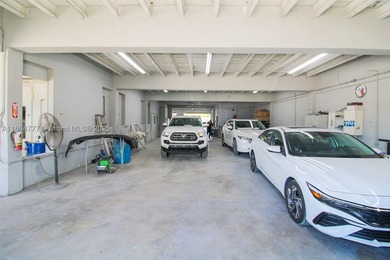 High-End Auto Body Shop & Prime Real Estate - For Sale in - photo 13