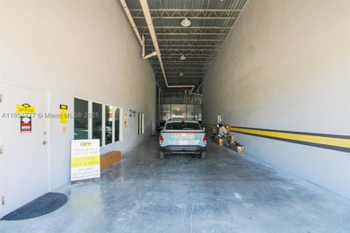 High-End Auto Body Shop & Prime Real Estate - For Sale in - photo 18