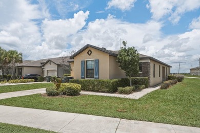 Welcome to this spacious 4-bedroom, 2-bathroom townhome built in - photo 3