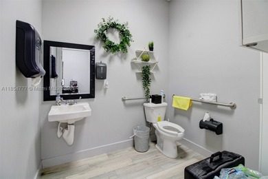 High-End Auto Body Shop & Prime Real Estate - For Sale in - photo 24