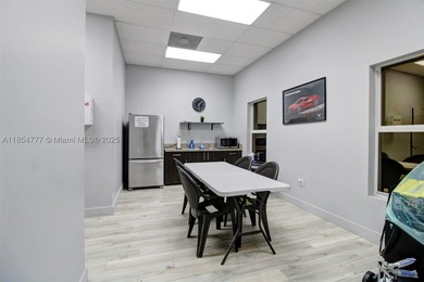 High-End Auto Body Shop & Prime Real Estate - For Sale in - photo 28