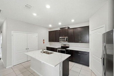 Welcome to this spacious 4-bedroom, 2-bathroom townhome built in - photo 10