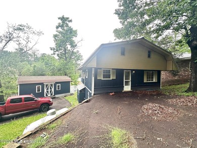 Welcome to the Lake! New listing right on the water perfect for - photo 1