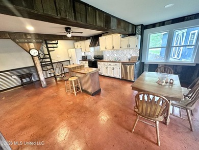 Welcome to the Lake! New listing right on the water perfect for - photo 2