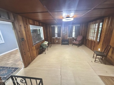 Welcome to the Lake! New listing right on the water perfect for - photo 7