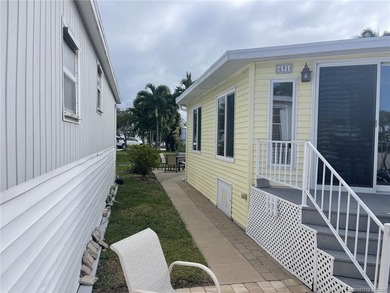 Welcome to Paradise !! This 2-bedroom, 1.5-bath, Beach themed - photo 2