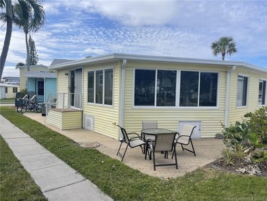 Welcome to Paradise !! This 2-bedroom, 1.5-bath, Beach themed - photo 3