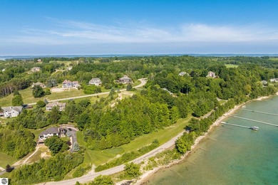 Enjoy over 560 feet of private shoreline and commanding water - photo 3