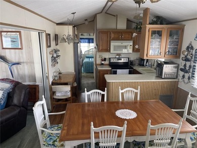 Welcome to Paradise !! This 2-bedroom, 1.5-bath, Beach themed - photo 10