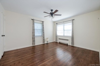 Welcome to 812 Swinton Ave, Bronx NY 10465! This tastefully - photo 13