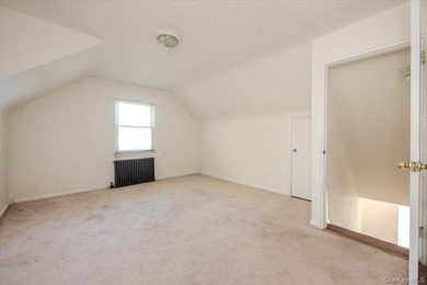 Welcome to 812 Swinton Ave, Bronx NY 10465! This tastefully - photo 19