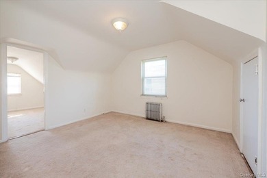 Welcome to 812 Swinton Ave, Bronx NY 10465! This tastefully - photo 22
