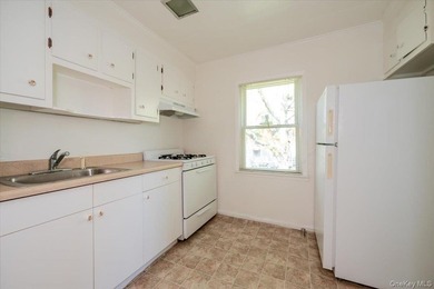 Welcome to 812 Swinton Ave, Bronx NY 10465! This tastefully - photo 25