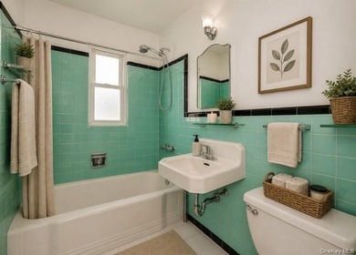 Welcome to 812 Swinton Ave, Bronx NY 10465! This tastefully - photo 27