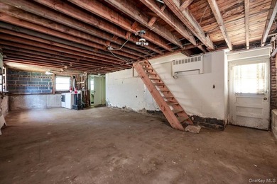 Welcome to 812 Swinton Ave, Bronx NY 10465! This tastefully - photo 30