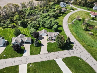Your 3 bedroom/2.5 bath ''Parade of Homes'' estate is nestled in - photo 31
