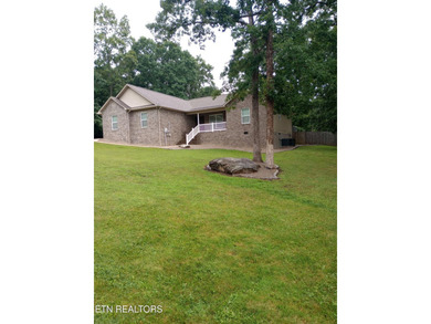 Beautiful all brick home on large lot in great neighborhood with - photo 2