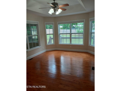 Beautiful all brick home on large lot in great neighborhood with - photo 6