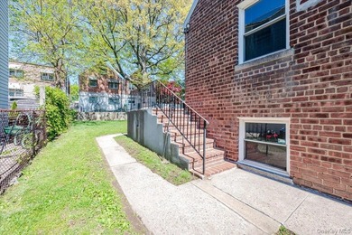 Welcome to 812 Swinton Ave, Bronx NY 10465! This tastefully - photo 36