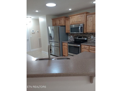 Beautiful all brick home on large lot in great neighborhood with - photo 7