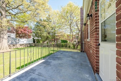 Welcome to 812 Swinton Ave, Bronx NY 10465! This tastefully - photo 37