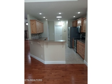 Beautiful all brick home on large lot in great neighborhood with - photo 8