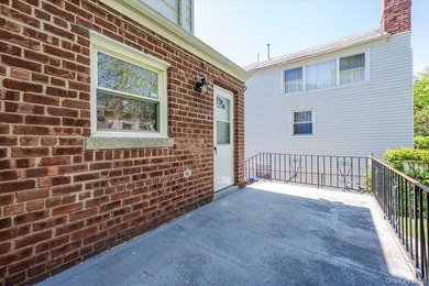 Welcome to 812 Swinton Ave, Bronx NY 10465! This tastefully - photo 38