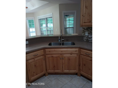 Beautiful all brick home on large lot in great neighborhood with - photo 9